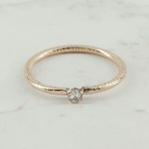 SOLITARIO TALLADO CIRCON CRISTAL